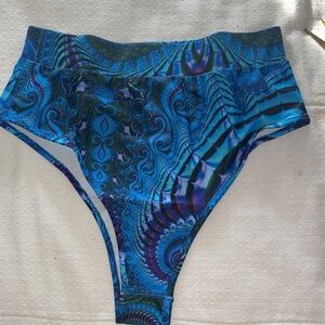 #88 Blue and Black Patterned Shorts small